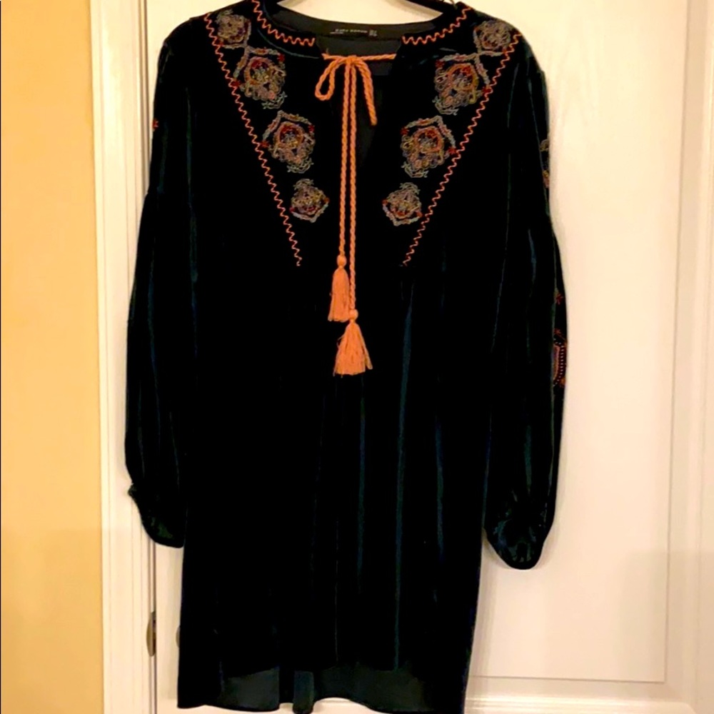 New without tags Zara embroidered dress